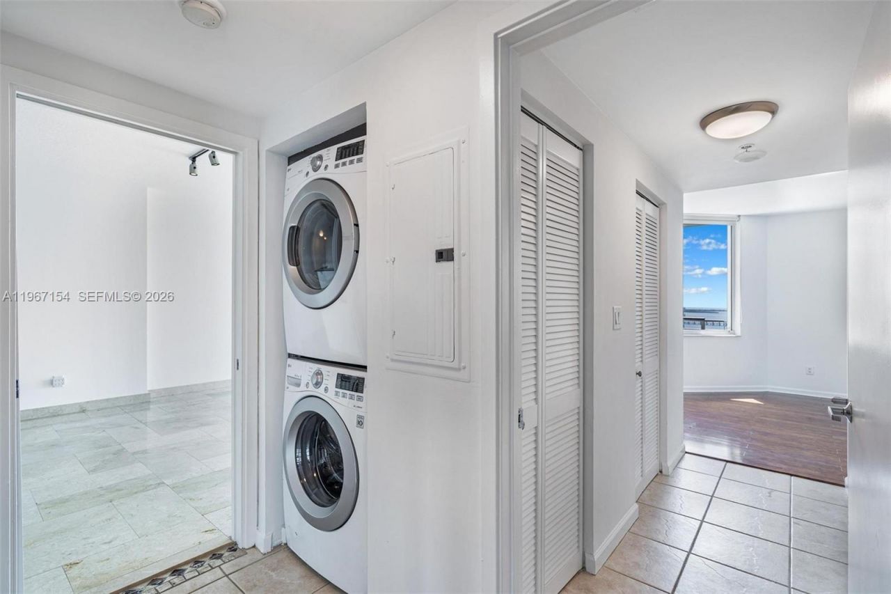 325 S Biscayne Blvd, Unit 4115, Miami, FL 33131 Photo