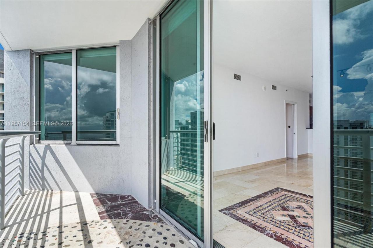 325 S Biscayne Blvd, Unit 4115, Miami, FL 33131 Photo
