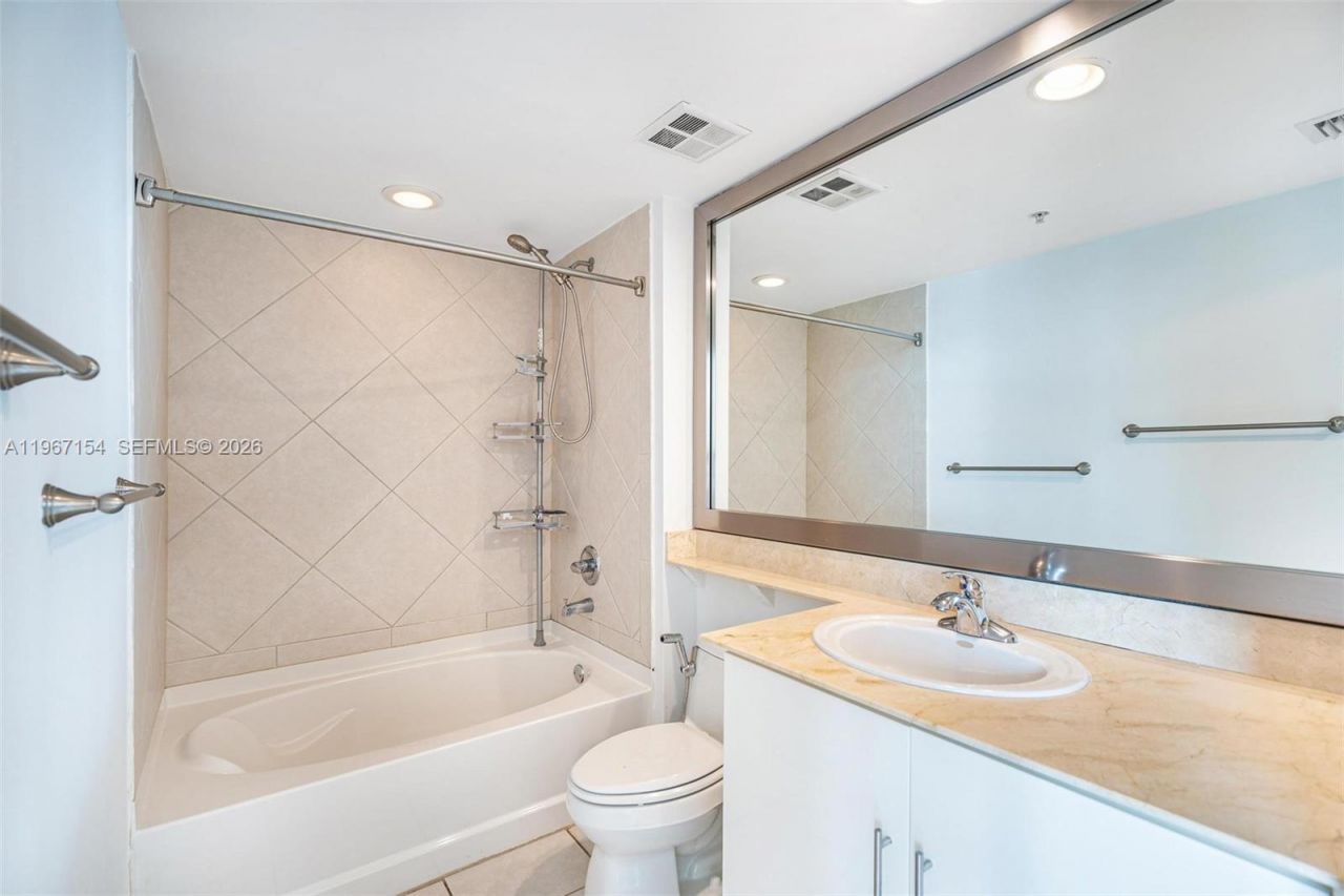 325 S Biscayne Blvd, Unit 4115, Miami, FL 33131 Photo