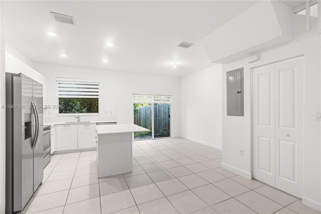 12121 NW 23rd Ct, Miami, FL 33167 Photo
