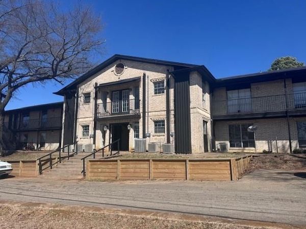 2903 Clarksville Street, Unit 104, Paris, TX 75460