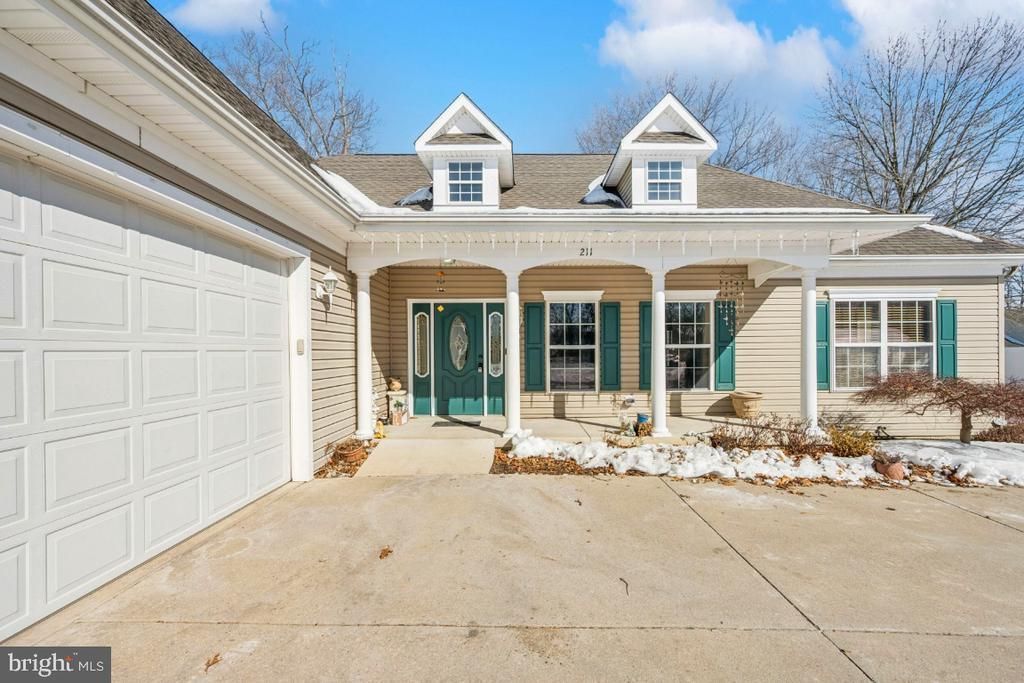 211 S Washington Street, Hammonton, NJ 08037 Main Photo