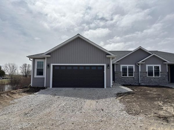 121 Resort DRIVE, Johnson Creek, WI 53038