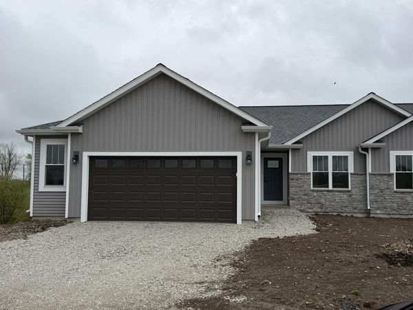 121 Resort DRIVE, Johnson Creek, WI 53038