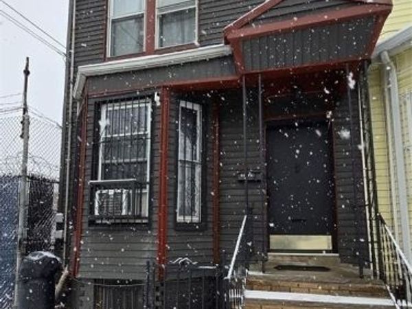 32 Emmet St, Newark, NJ 07114