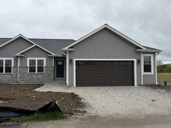 123 Resort Dr, Johnson Creek, WI 53038