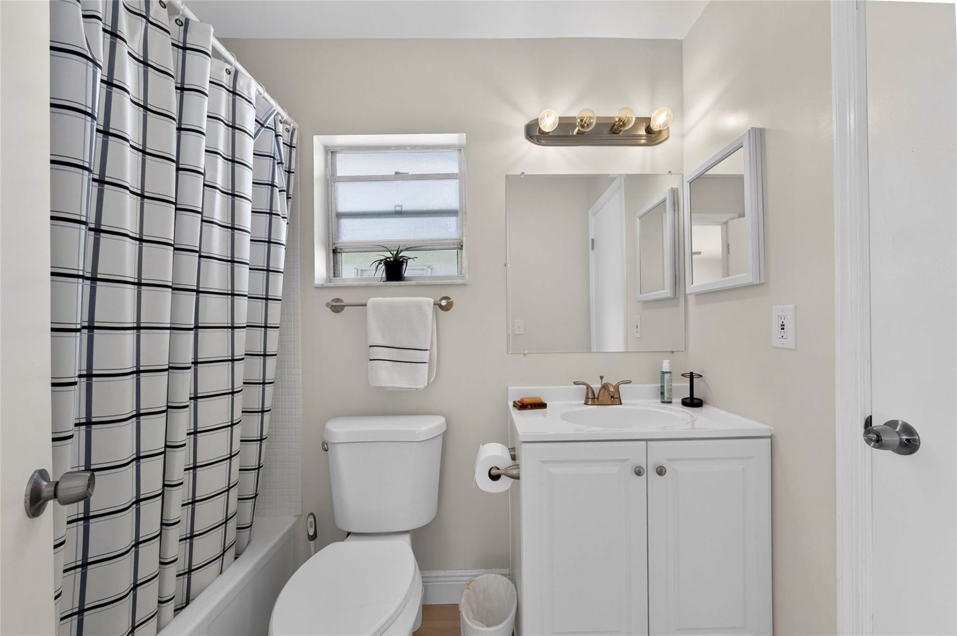 8950 NW 13th Street, Plantation, FL 33322 Photo