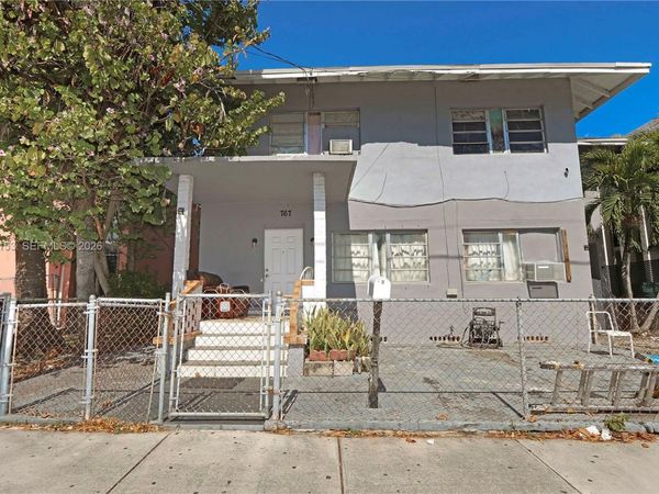 767 SW 2nd St , Miami, FL 33130