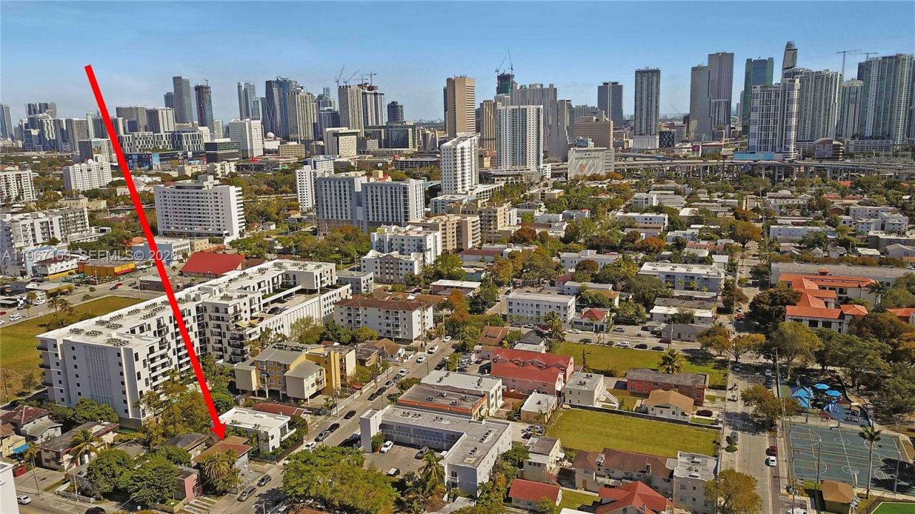 767 SW 2nd St , Miami, FL 33130 Photo