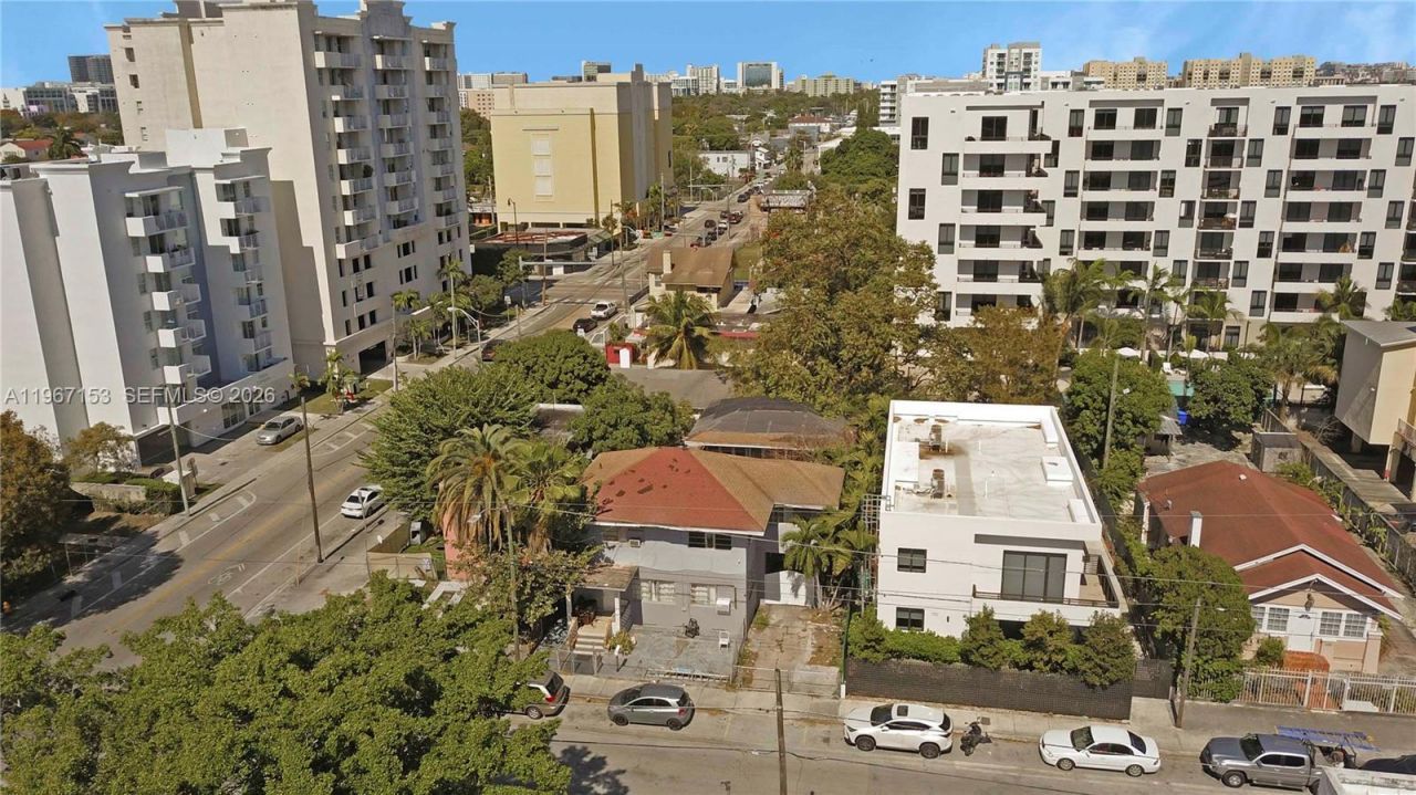 767 SW 2nd St , Miami, FL 33130 Photo