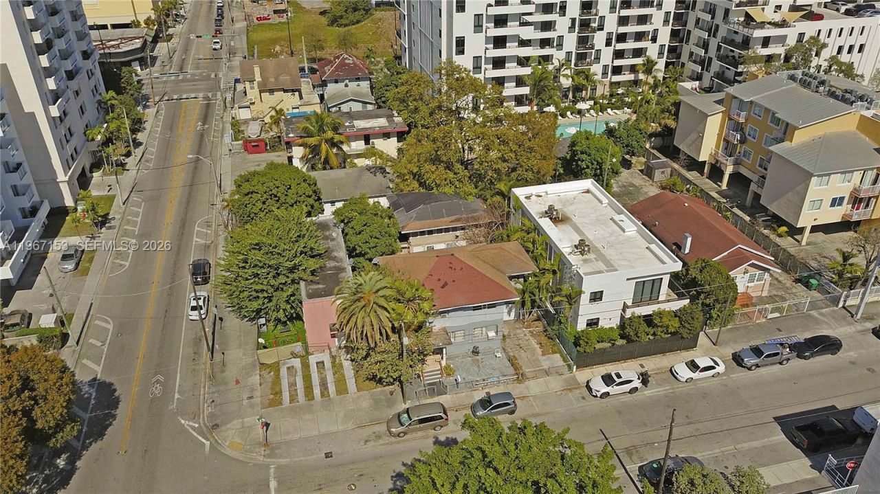 767 SW 2nd St , Miami, FL 33130 Photo