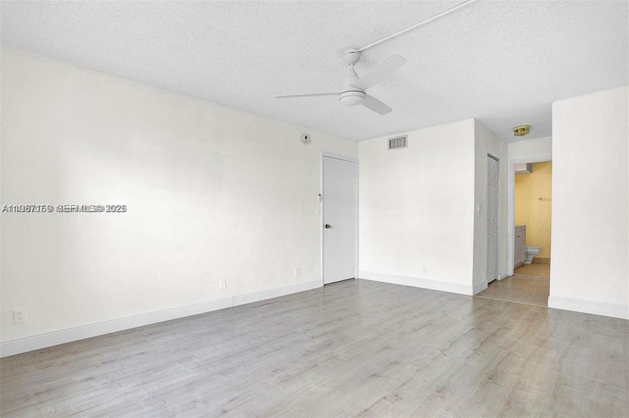 230 Lakeview Dr, Unit 107, Weston, FL 33326 Photo