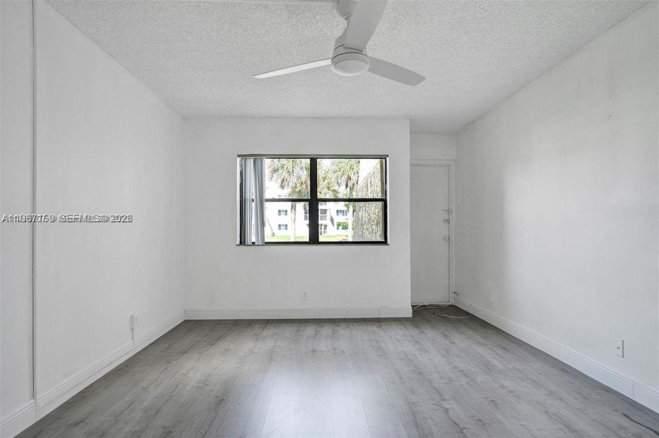 230 Lakeview Dr, Unit 107, Weston, FL 33326 Photo
