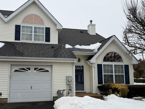 1 Joyce's Way, Unit 1, Bay Shore, NY 11706