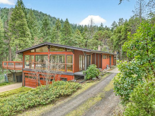 2922 Anderson Creek Road, Talent, OR 97540