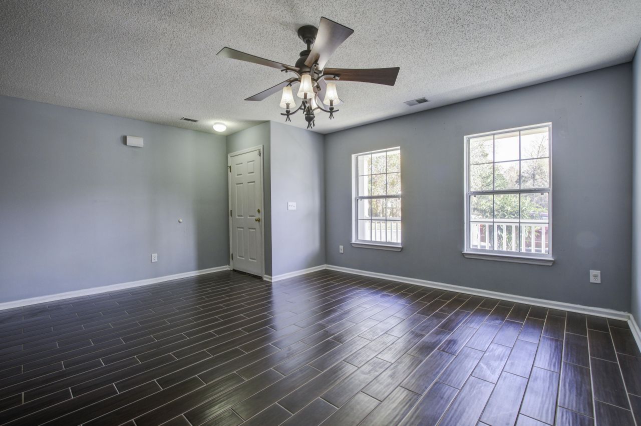 8637 Chloe Lane Photo 4