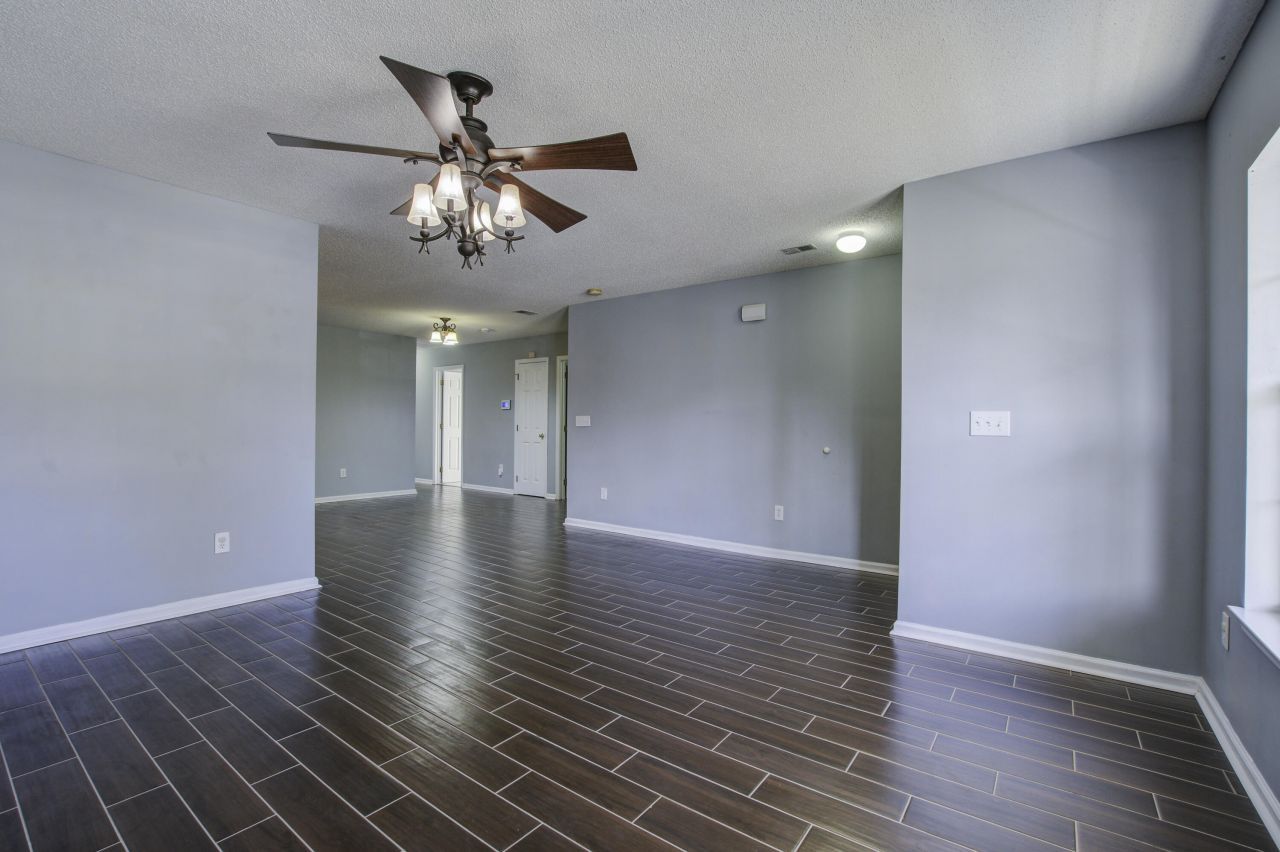 8637 Chloe Lane Photo 7