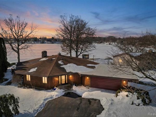 9136 Shinanguag Drive, Atlas Twp, MI 48438