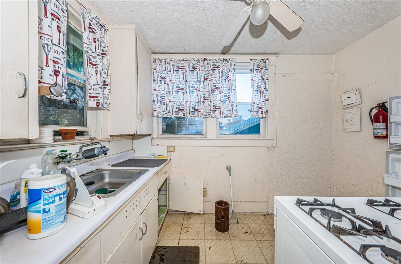 138 10th Avenue Ne, Saint Petersburg, FL 33701 Photo