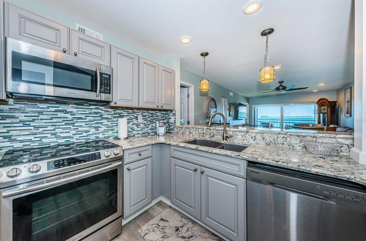 6265 Sun Boulevard, Unit 309, Saint Petersburg, FL 33715 Photo