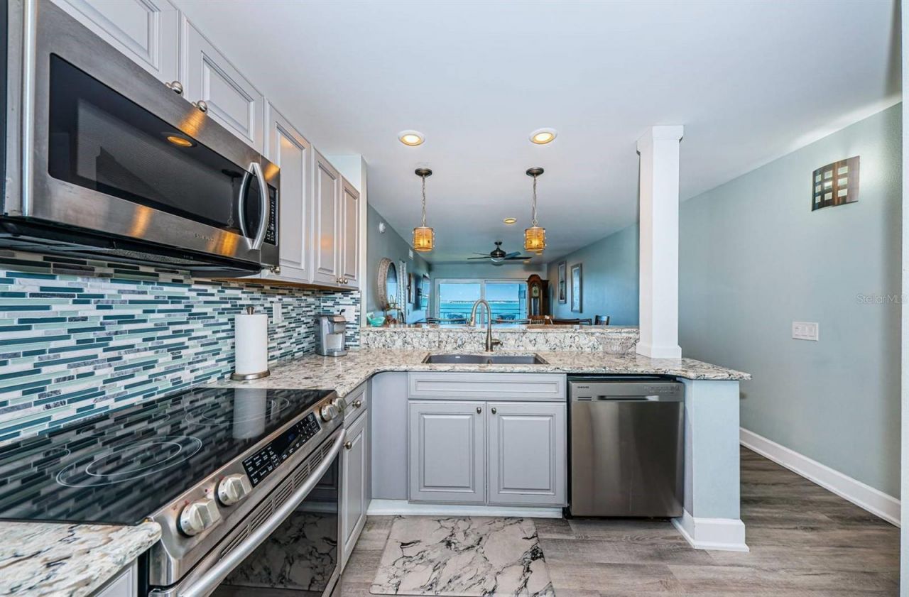 6265 Sun Boulevard, Unit 309, Saint Petersburg, FL 33715 Photo