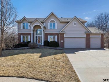 16521 Douglas Circle, Omaha, NE 68118