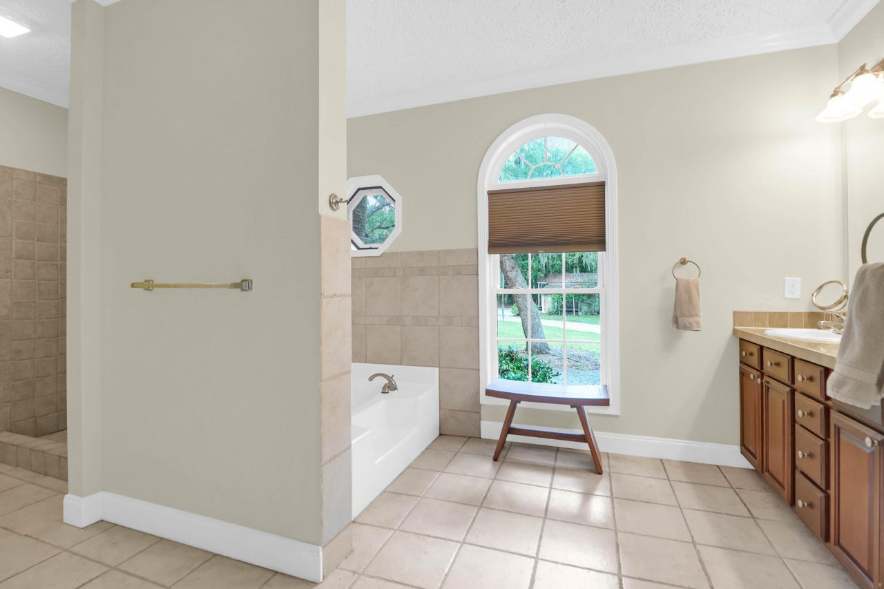 2494 Cape Road Photo 32