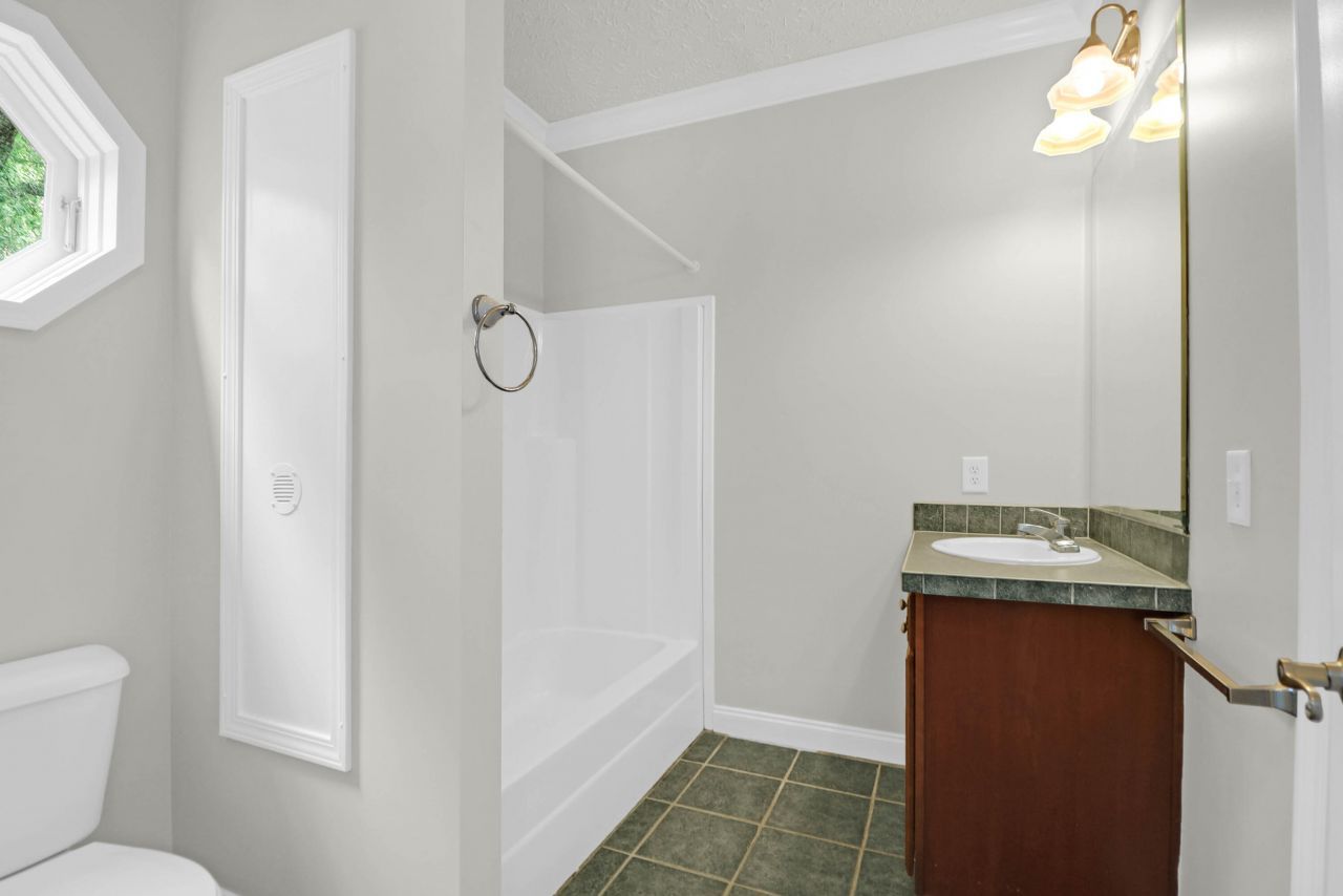 2494 Cape Road Photo 44