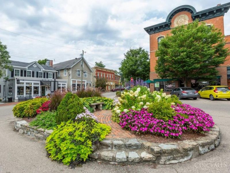 11 Village Square, Glendale, OH 45215 Photo 2