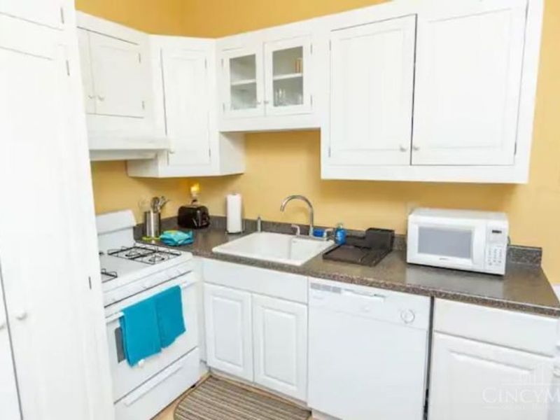 11 Village Square, Glendale, OH 45215 Photo 23