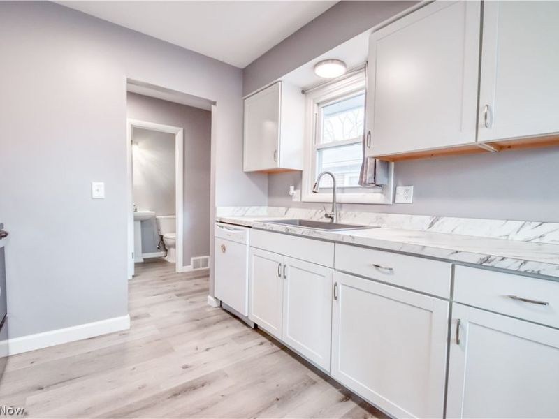 346 Parkway Drive, Eastlake, OH 44095 Photo 3