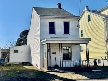 124 S WYLAM STREET, FRACKVILLE, PA 17931