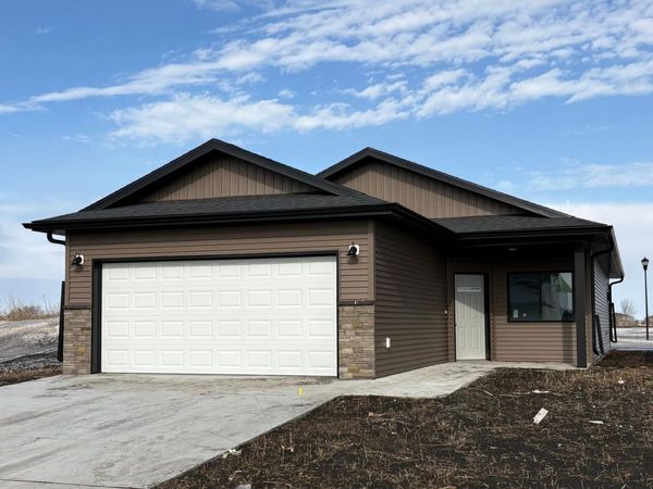 6723 66th Avenue S, Horace, ND 58047