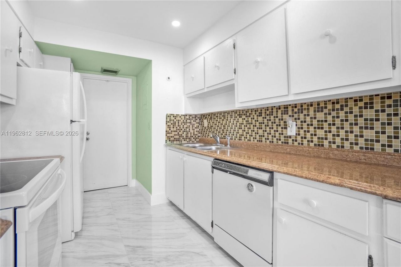 100 Golden Isles Dr, Unit 808, Hallandale Beach, FL 33009 Photo