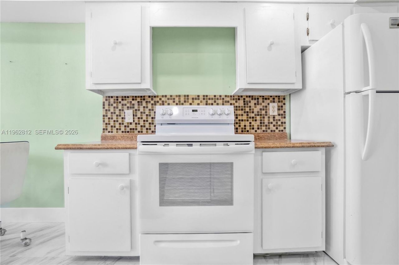 100 Golden Isles Dr, Unit 808, Hallandale Beach, FL 33009 Photo