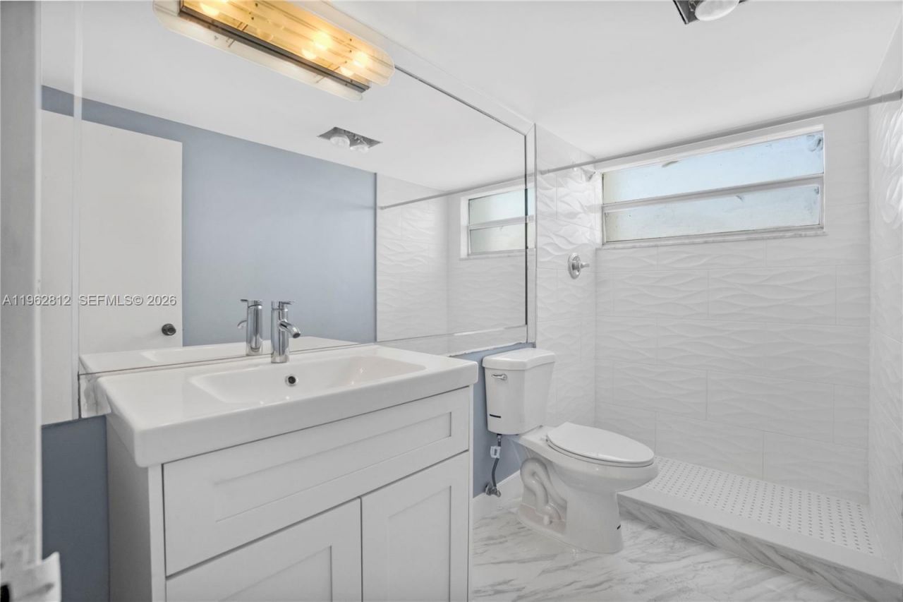 100 Golden Isles Dr, Unit 808, Hallandale Beach, FL 33009 Photo