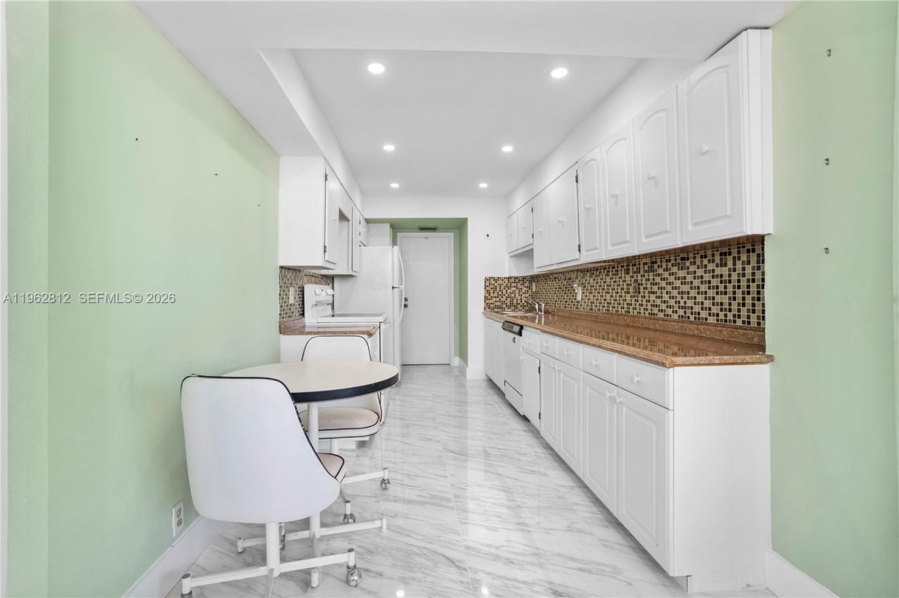 100 Golden Isles Dr, Unit 808, Hallandale Beach, FL 33009 Photo