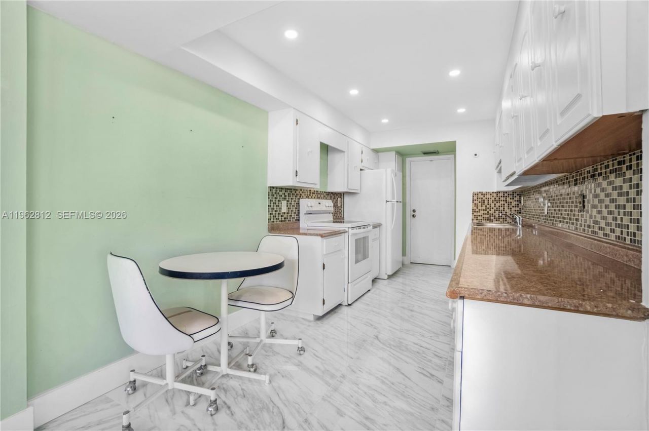 100 Golden Isles Dr, Unit 808, Hallandale Beach, FL 33009 Photo