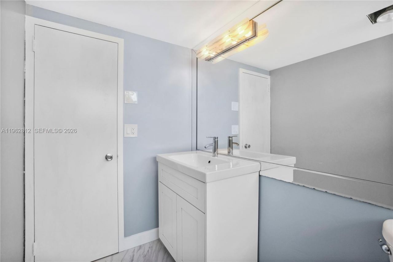 100 Golden Isles Dr, Unit 808, Hallandale Beach, FL 33009 Photo