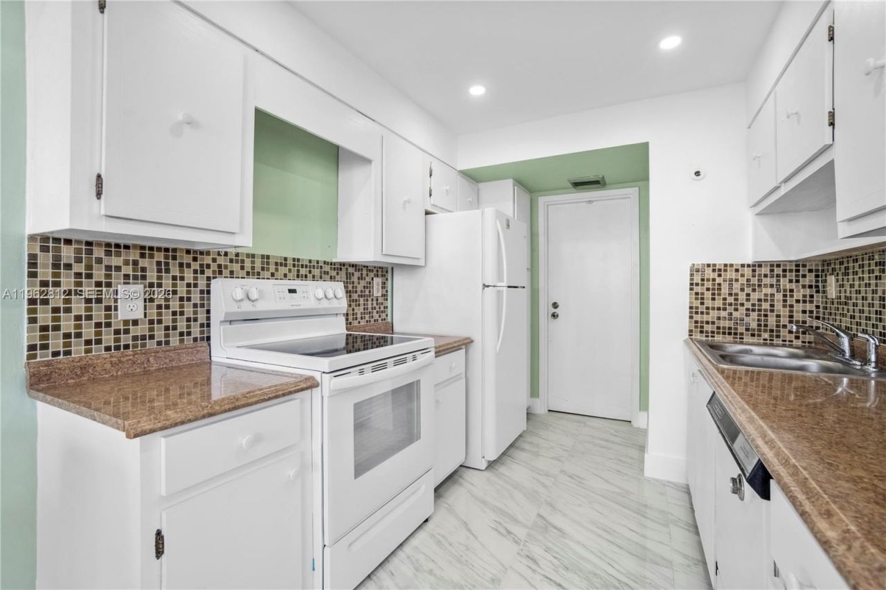 100 Golden Isles Dr, Unit 808, Hallandale Beach, FL 33009 Photo