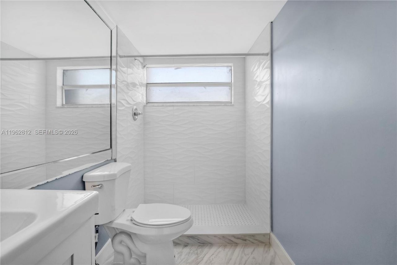 100 Golden Isles Dr, Unit 808, Hallandale Beach, FL 33009 Photo