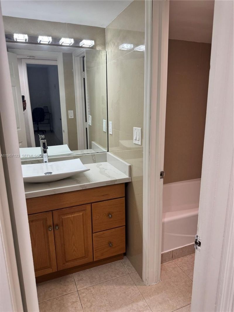 14421 N Kendall Dr , Unit 105M, Miami, FL 33186 Photo