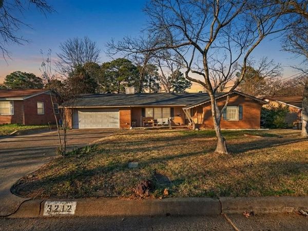 3212 Timberlane Drive, Tyler, TX 75701