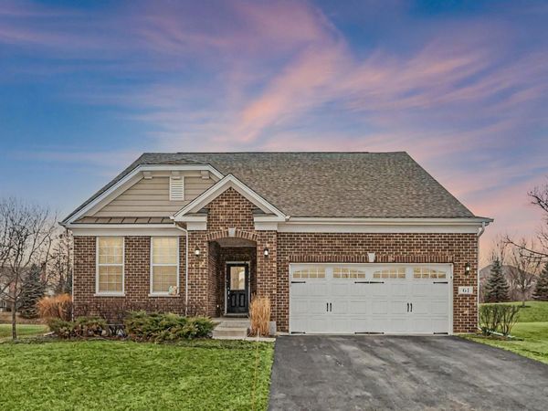 61 Pacific Avenue, Hawthorn Woods, IL 60047