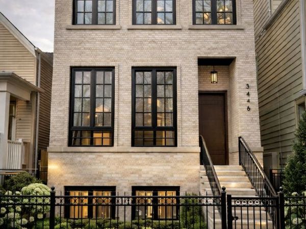 3446 N Oakley Avenue, Chicago, IL 60618