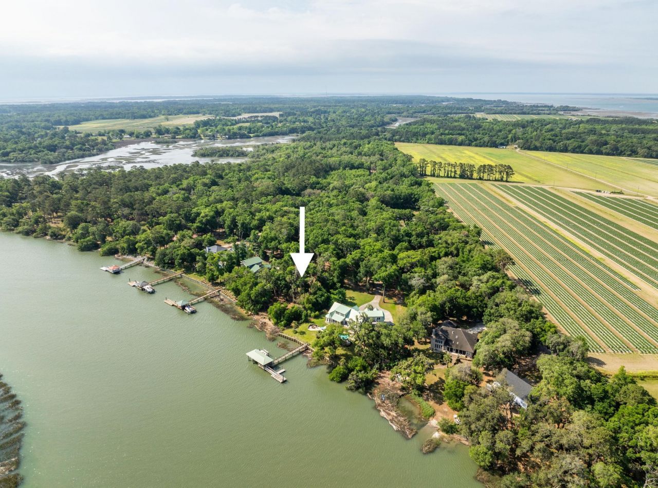 16 Comfort Point Photo 14