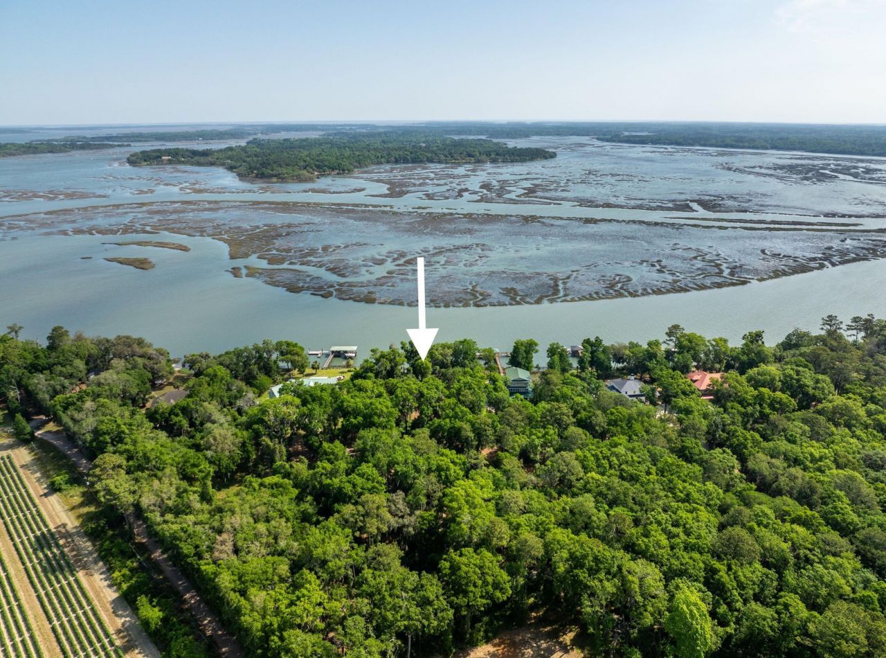 16 Comfort Point Photo 15