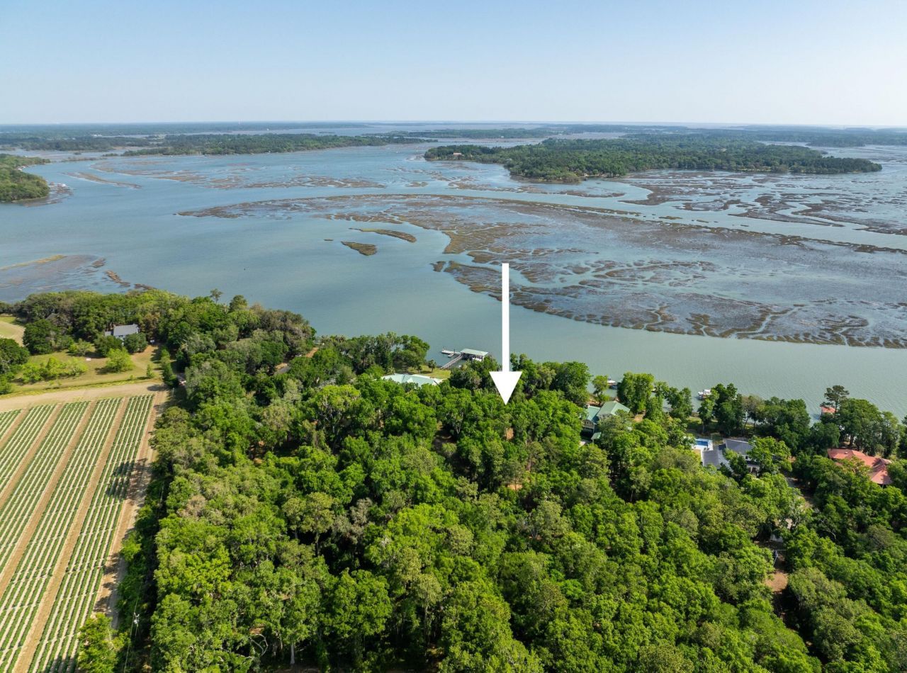 16 Comfort Point Photo 16