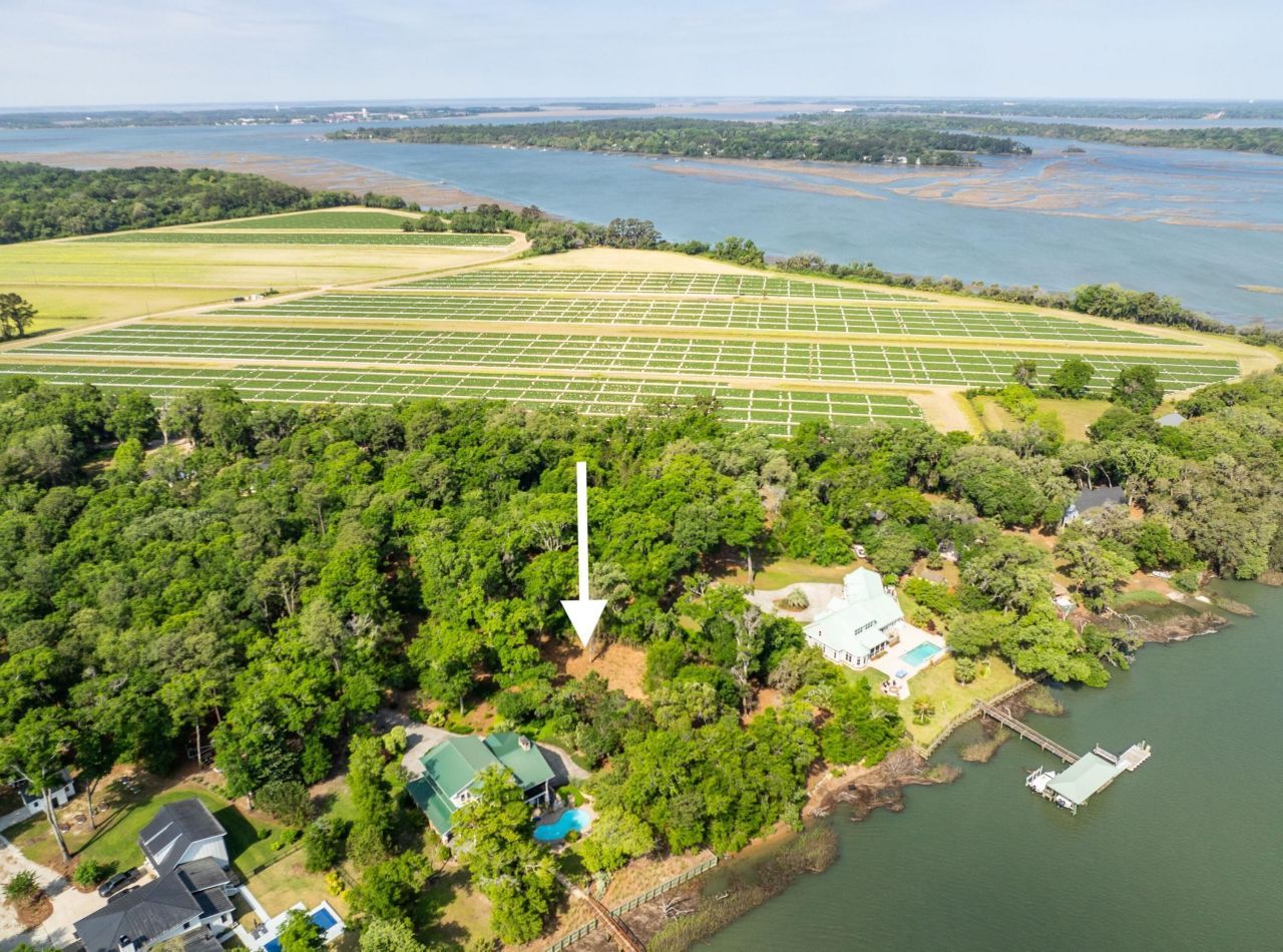 16 Comfort Point Photo 19