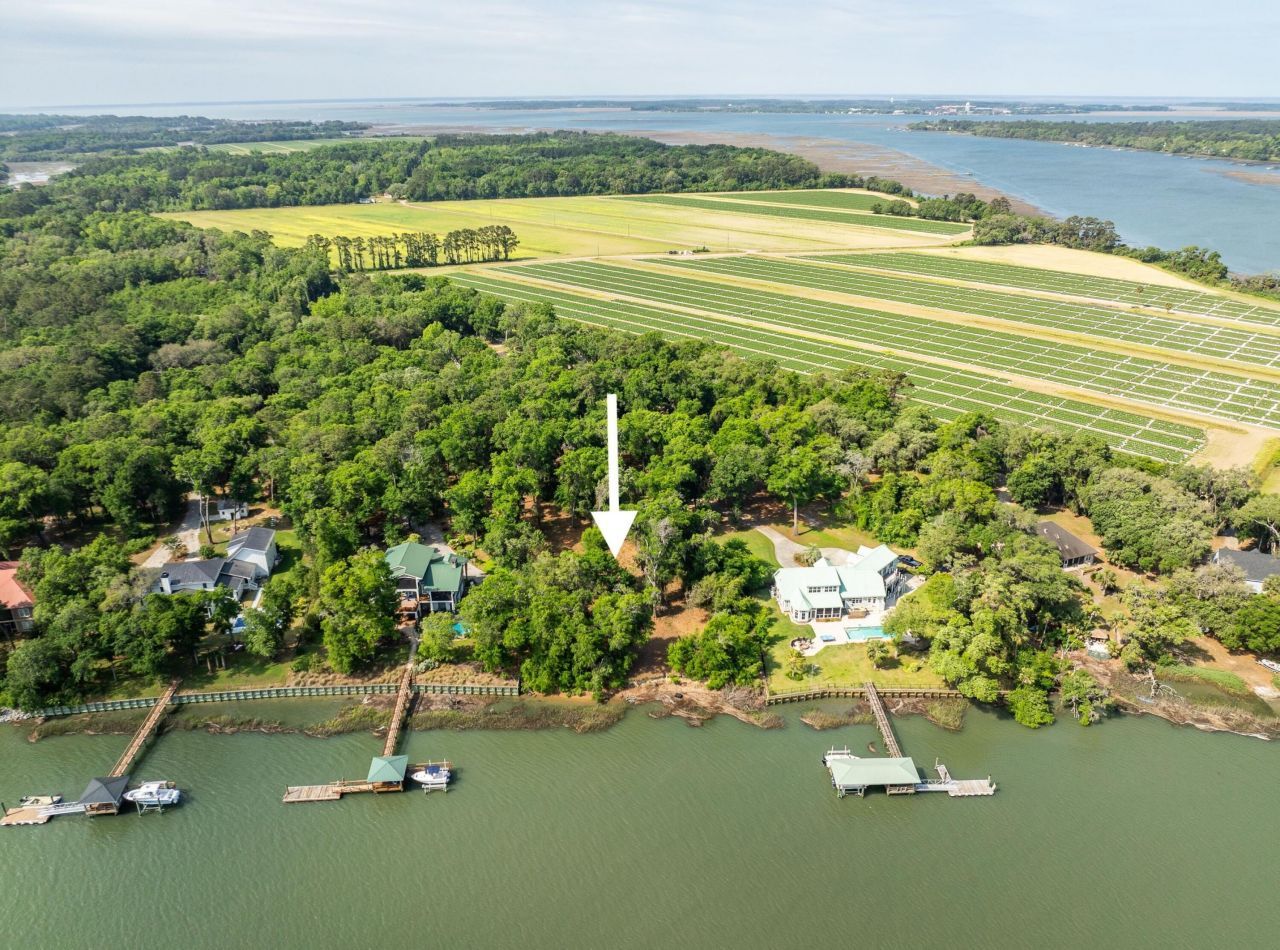 16 Comfort Point Photo 20